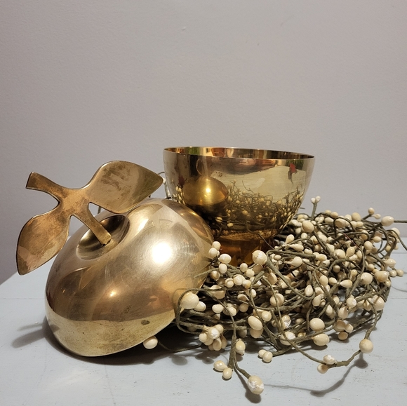 Brass Apple dish - Picture 2 of 3